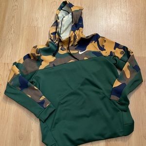 Nike Men’s Therma Hoodie Sweeter